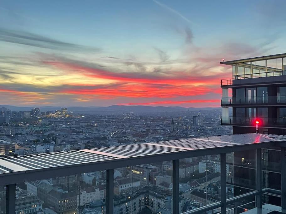 The High-Rise Condo With Pool Viena Exterior foto